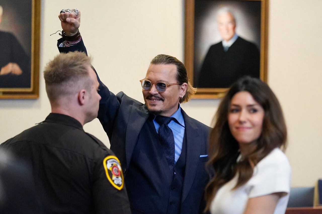 Johnny Depp: juez falló a su favor y reconoció sanción a su exesposa por difamarlo. Foto: Steve Helber / AFP
