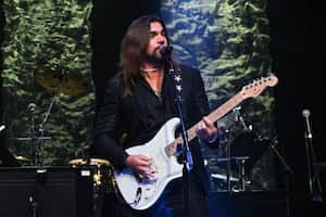 LOS ANGELES, CALIFORNIA - FEBRUARY 04: Juanes performs onstage during the Pre-GRAMMY Gala & GRAMMY Salute to Industry Icons Honoring Julie Greenwald and Craig Kallman on February 04, 2023 in Los Angeles, California. (Photo by Lester Cohen/Getty Images for The Recording Academy)