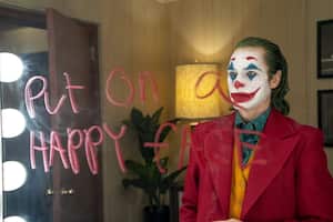 El actor Joaquin Phoenix interpreta el papel del Joker en la cinta homónima dirigida por Todd Phillips.