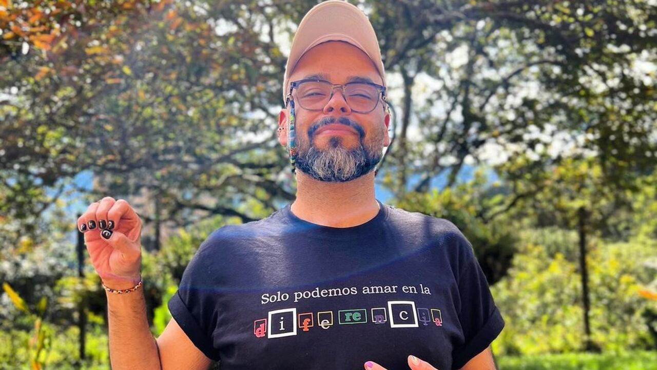En medio de tremendo agarrón: así salió del clóset Carlos Vargas