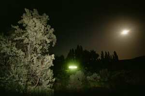 Ilustración de luces en el cielo.