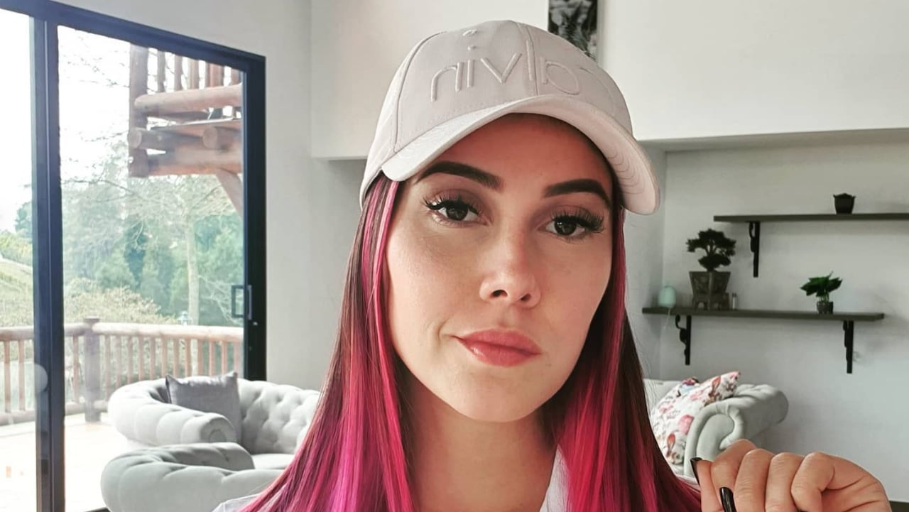 En pequeño y ajustado body, Manuela Gómez dejó ver toda su retaguardia