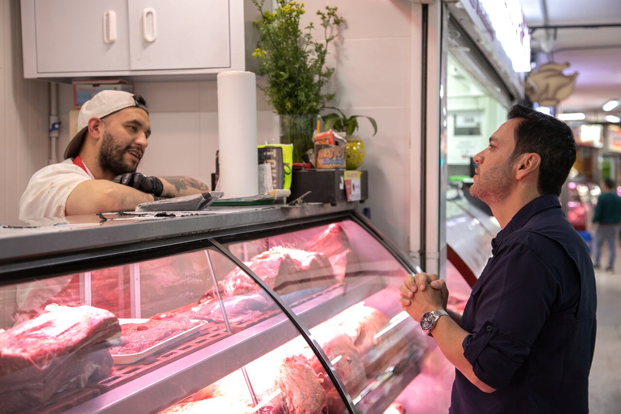 Juan Diego Alvira en la plaza de paloquemao incremento de precios en los alimentos 2023