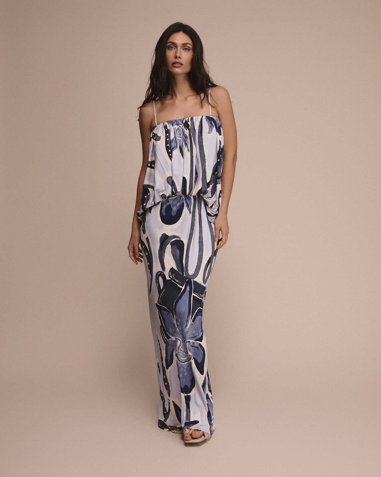 Vestir el final del año: la feminidad luminosa de CAMBRIA