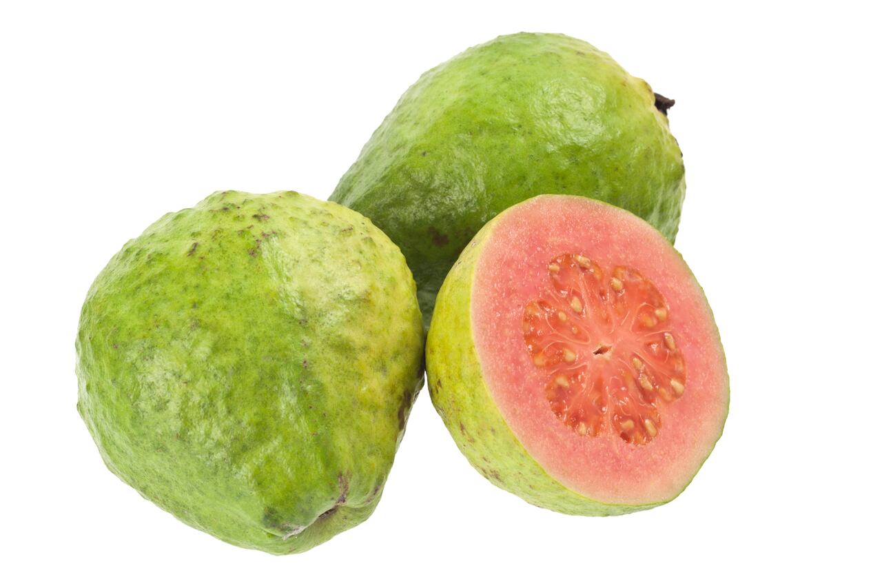 La guayaba ayuda a mejor el rendimiento de los sistemas digestivo, excretor, inmunológico y nervioso.