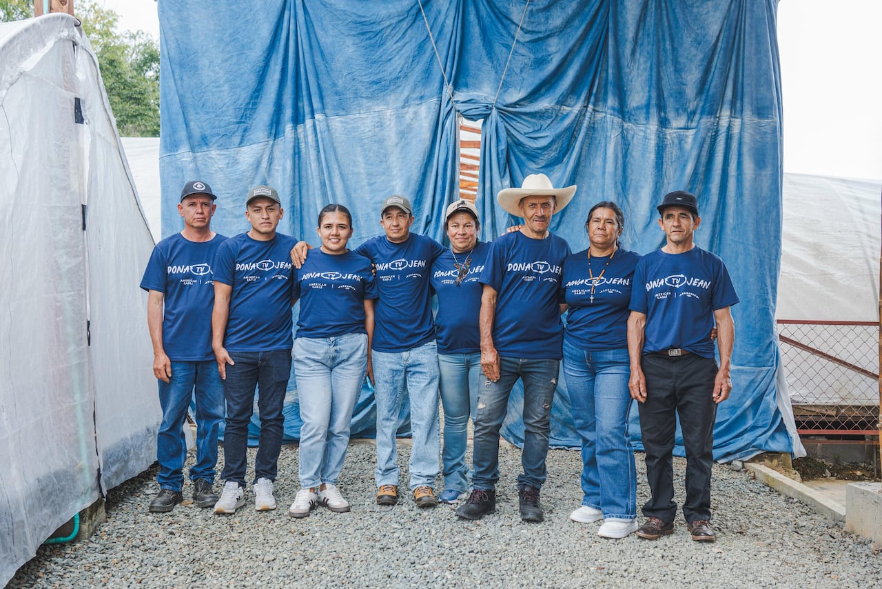 Moda que cose historias: la décima edición de ‘Dona tu Jean’ y su impacto en el corazón cafetero de Colombia