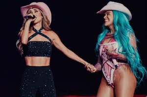 Anahí y Kaol G compartieron escenario en la Arena de México, lo que significó el regreso de la mexicana a los escenarios.