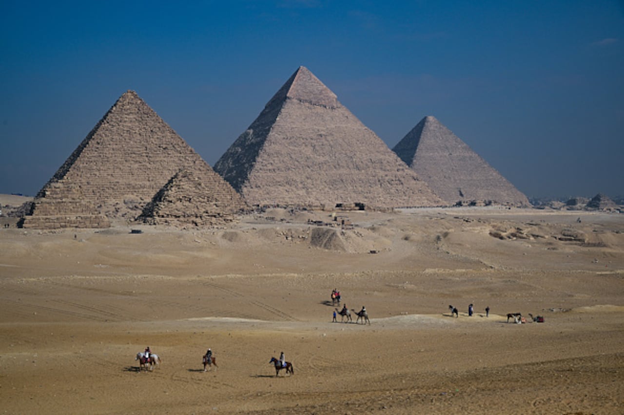 Vista general de las Pirámides de Guiza, en Egipto, uno de los principales atractivos turísticos en ese país.
