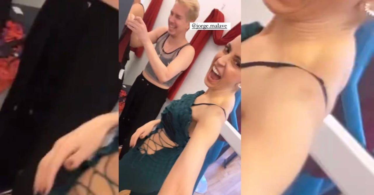 Alejandra Azcárate se burla de la ropa en una tienda de Nueva York