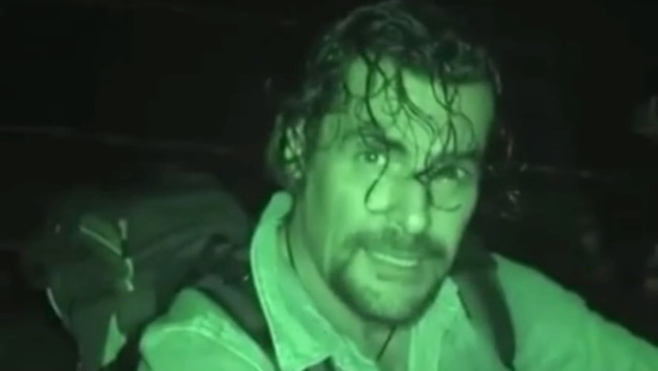 Rafa Taibo muestra el extraño objeto que encontró donde murió Luis Andrés Colmenares