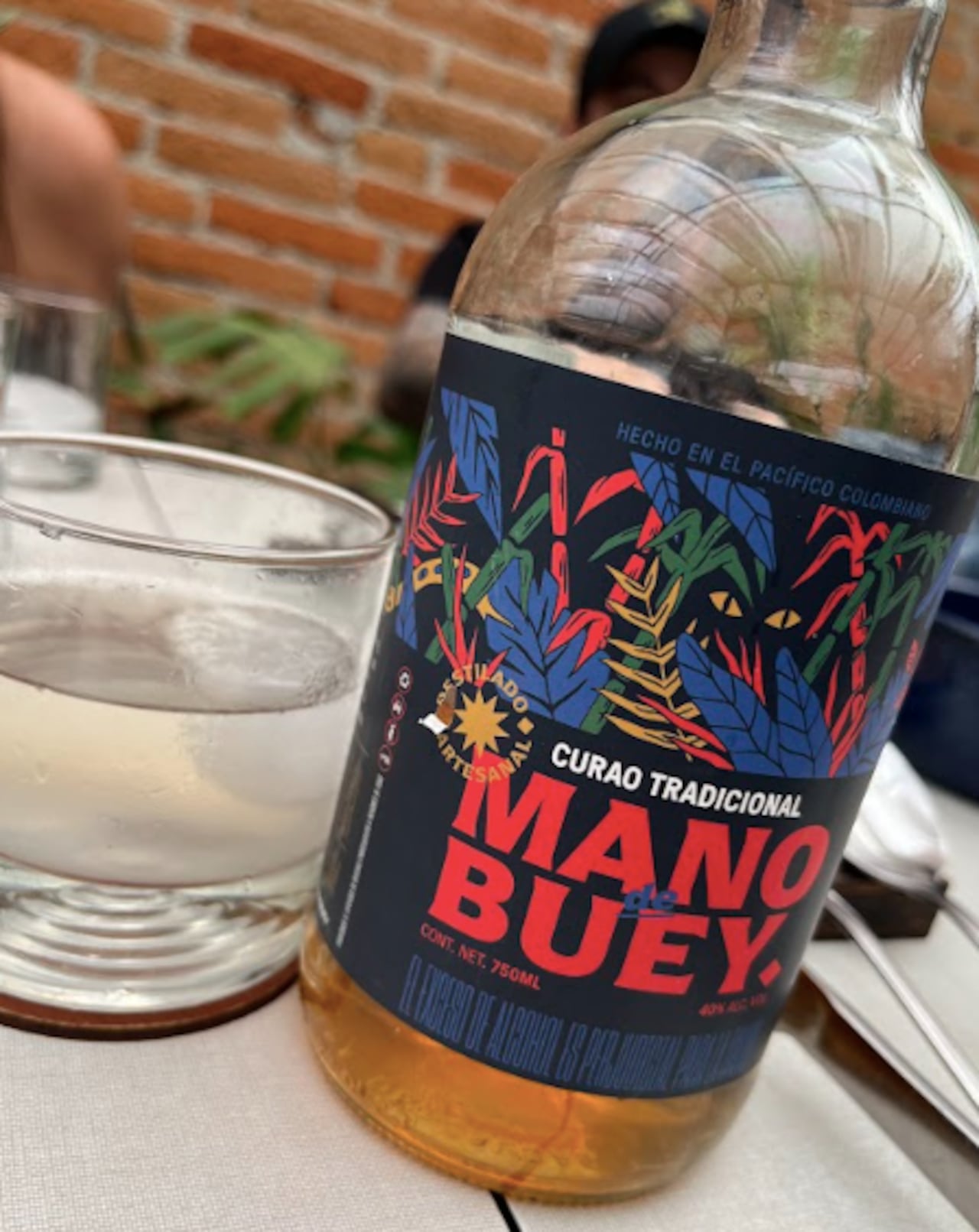 Al caer la noche, nada como un cóctel con viche o un hervido