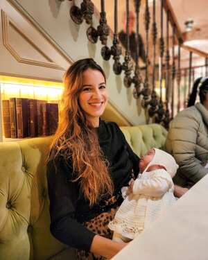 Así es cómo Laura Londoño disfruta de su maternidad